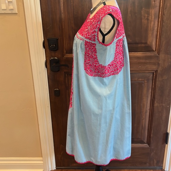 Beautiful Nativa Embroidered Dress made in Mexico - Picture 7 of 9